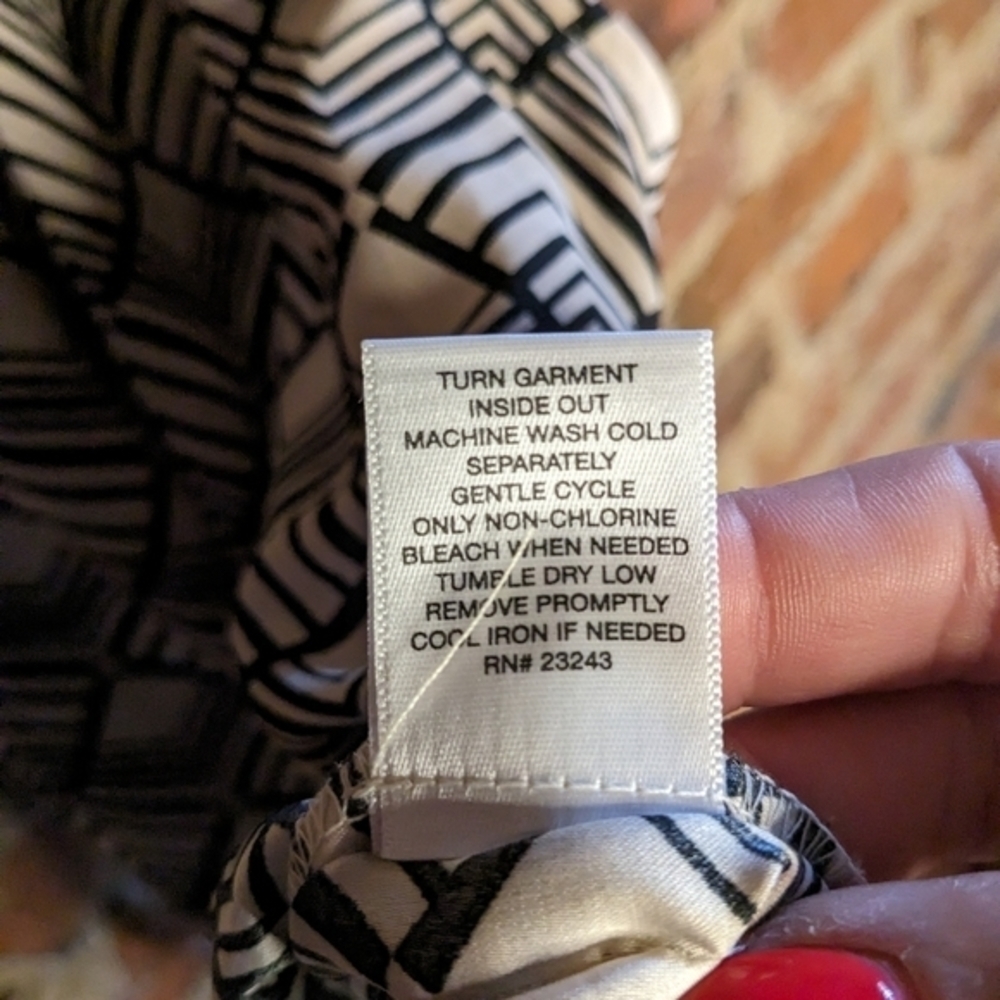 NWT New York & Company Medium Black & Cream‎ Top w/ a Tie at Neck - Picture 5 of 8